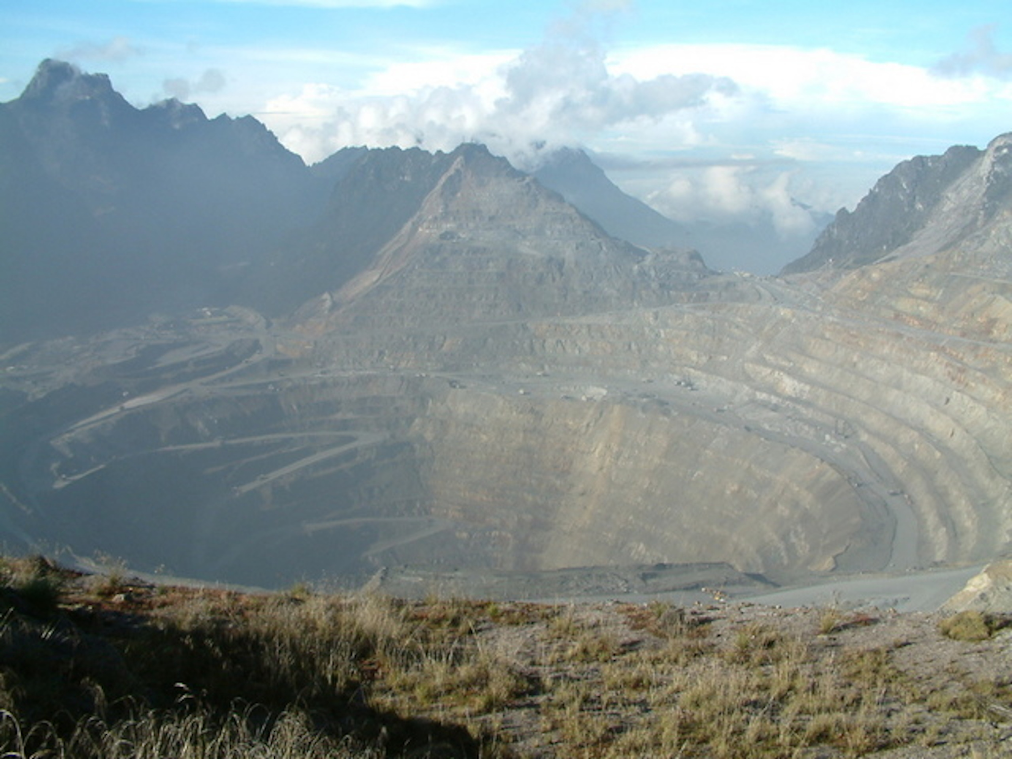 Rio Tinto Grasberg rudnik u Indoneziji (Photo by Alfindra Primaldhi)